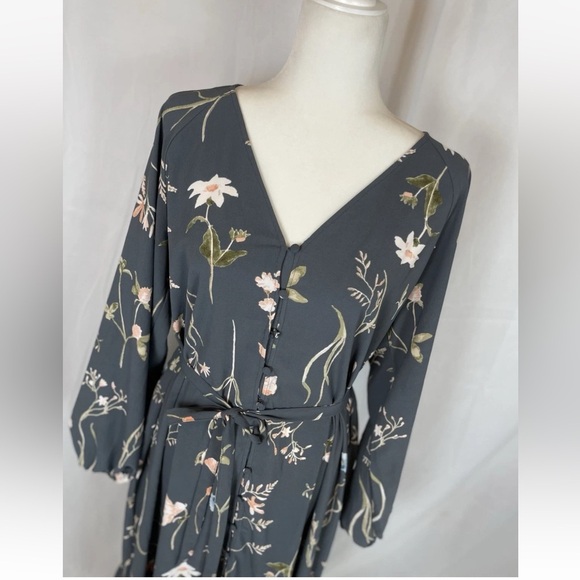 H&M‎ Tie Belt Crepe Dress Gray Floral Long Button Present Sleeve Woman’s Size S - Picture 9 of 15